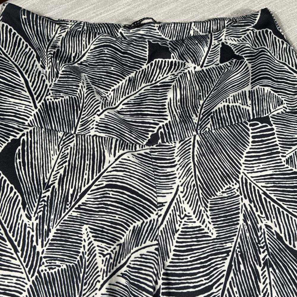 Arolina Small Flared Palazzo Resort Wear in black and white with a palm pattern - Picture 5 of 7